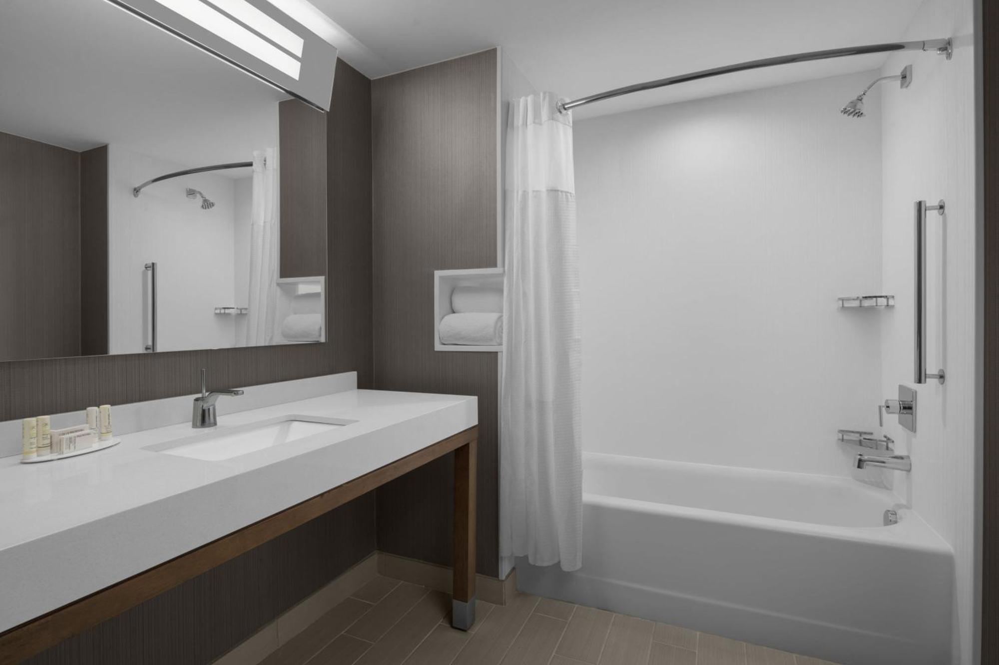 Courtyard By Marriott Clearwater Beach Buitenkant foto
