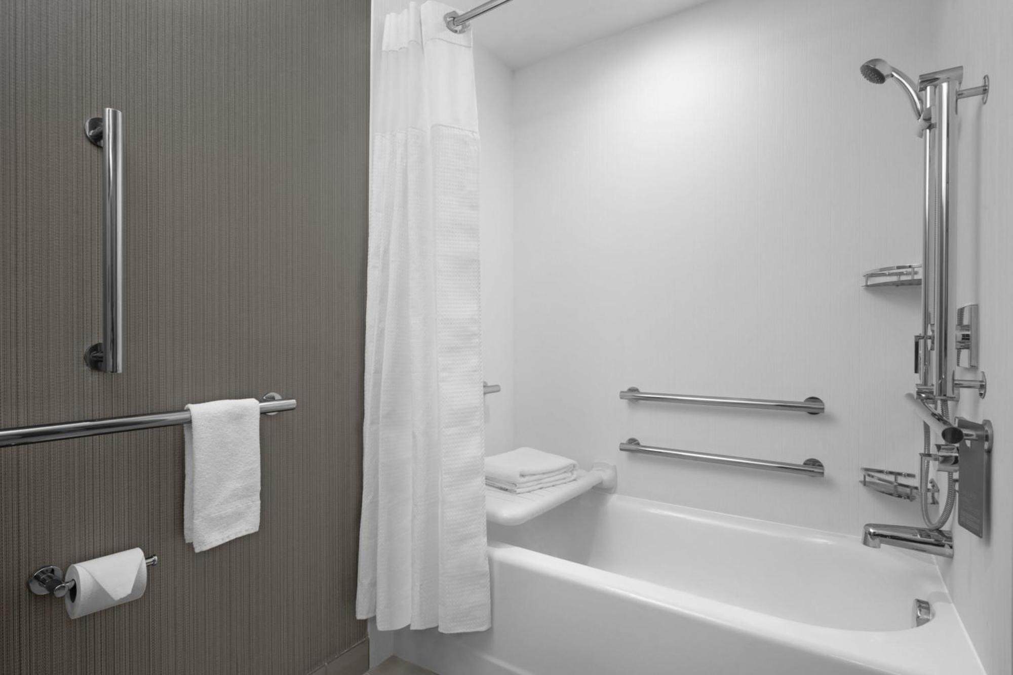 Courtyard By Marriott Clearwater Beach Buitenkant foto