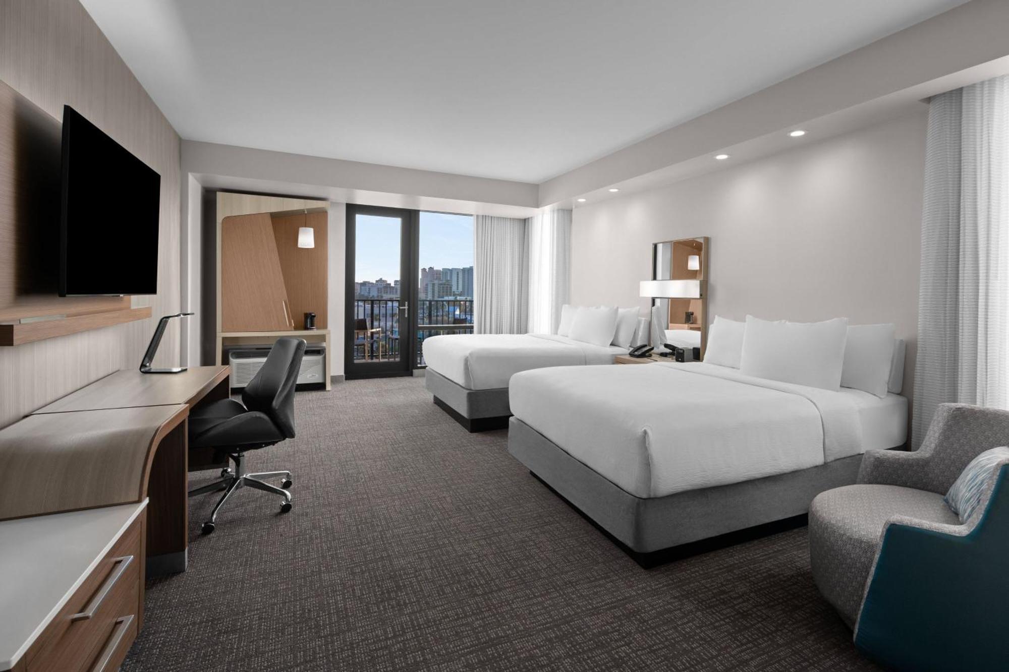 Courtyard By Marriott Clearwater Beach Buitenkant foto