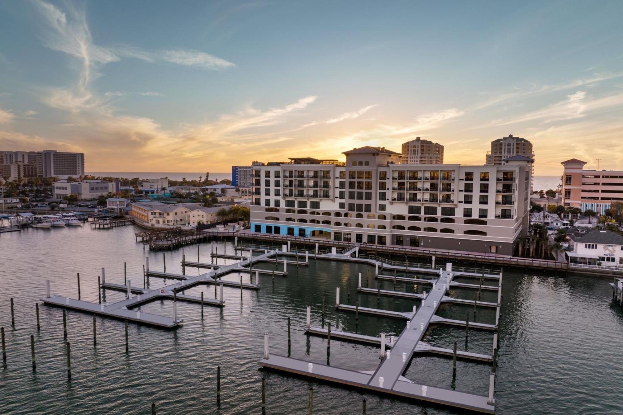 Courtyard By Marriott Clearwater Beach Buitenkant foto