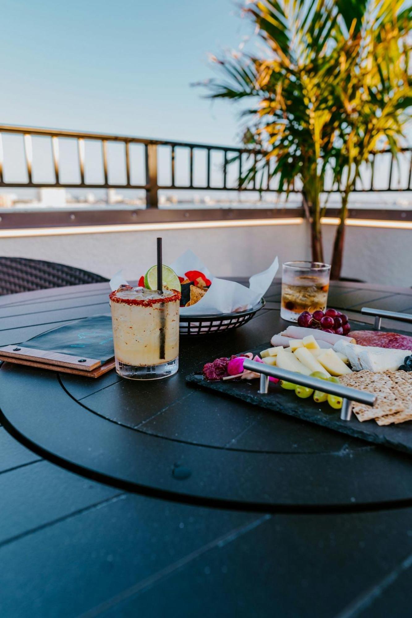 Courtyard By Marriott Clearwater Beach Buitenkant foto